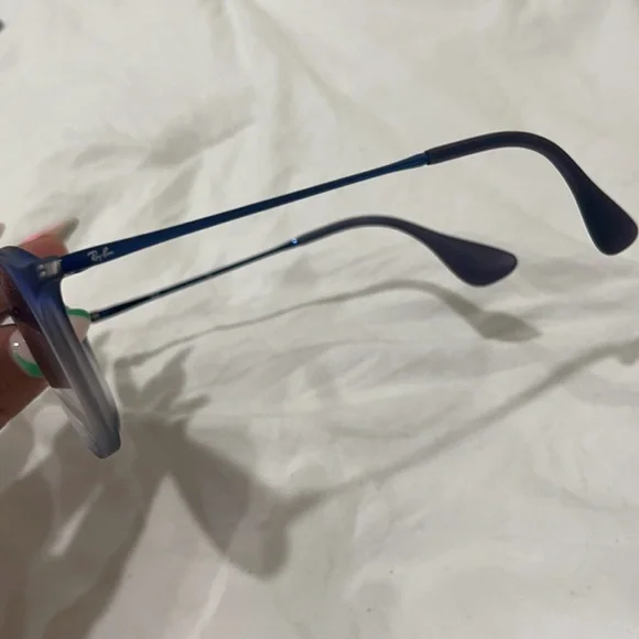 💙Sunglasses
Ray-Ban
RB-4243 - 6225/19 - Picture 7 of 15